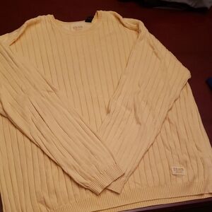 Izod Men's Light Yellow Crewneck Sweater